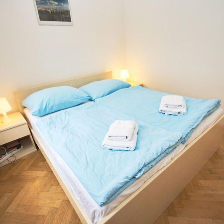 Residence Kostnicke Square Прага Екстер'єр фото