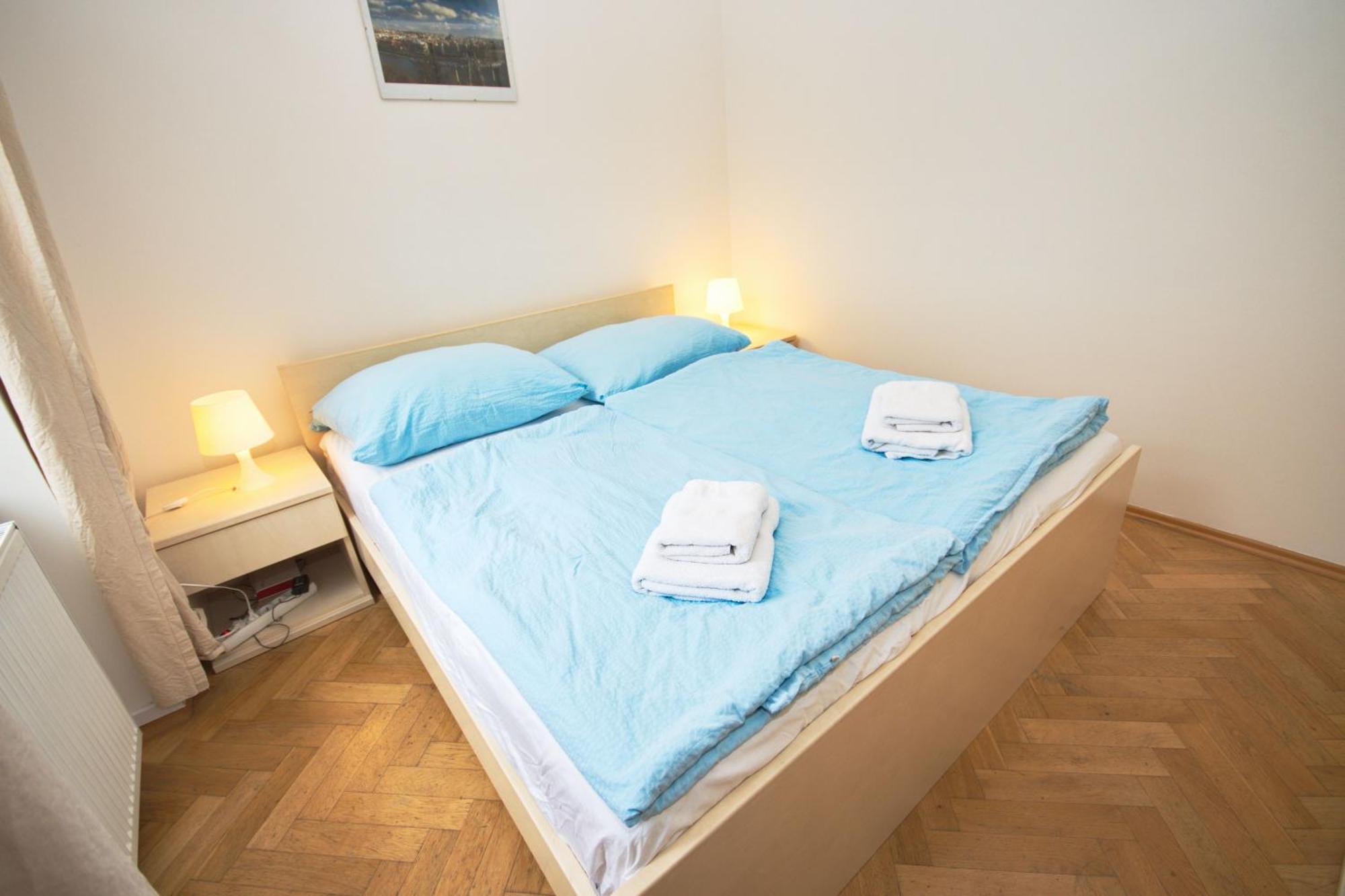 Residence Kostnicke Square Прага Екстер'єр фото